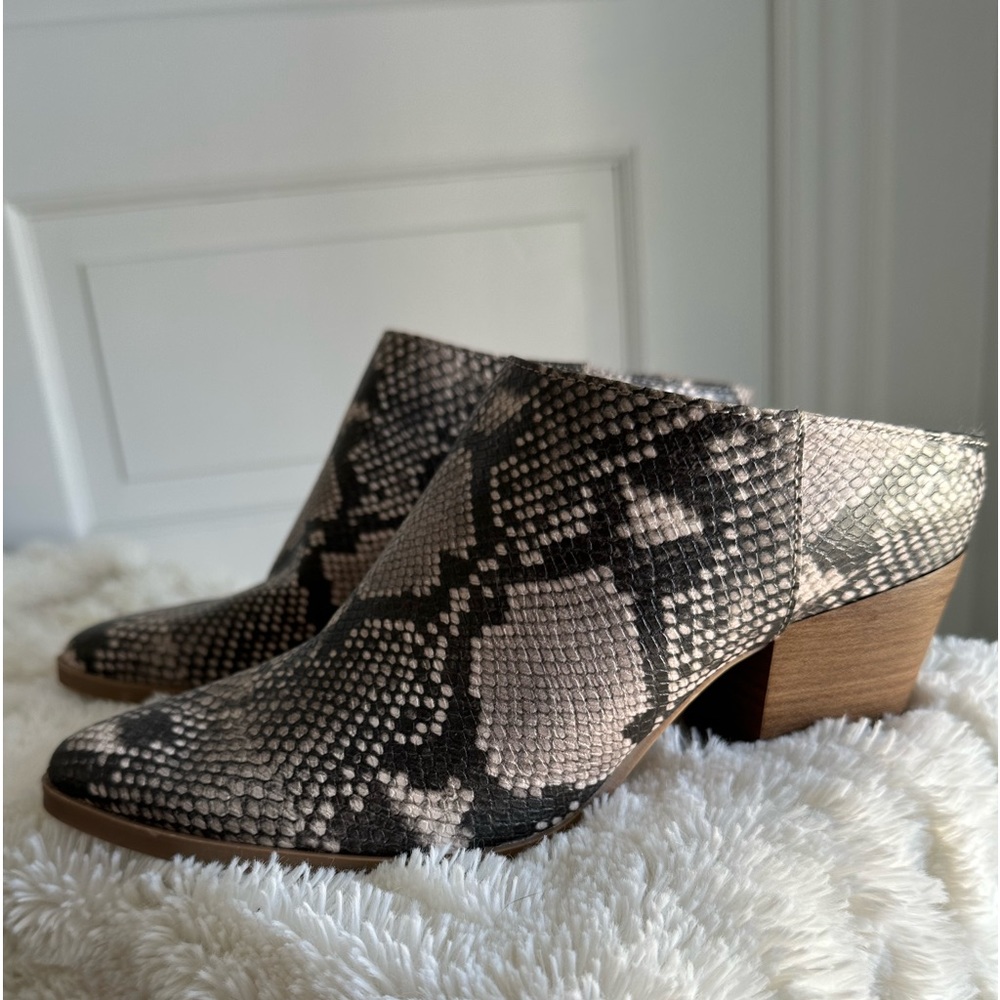 Women’s, snakeskin print, ankle booties, size 8, new, easy to walk in heels